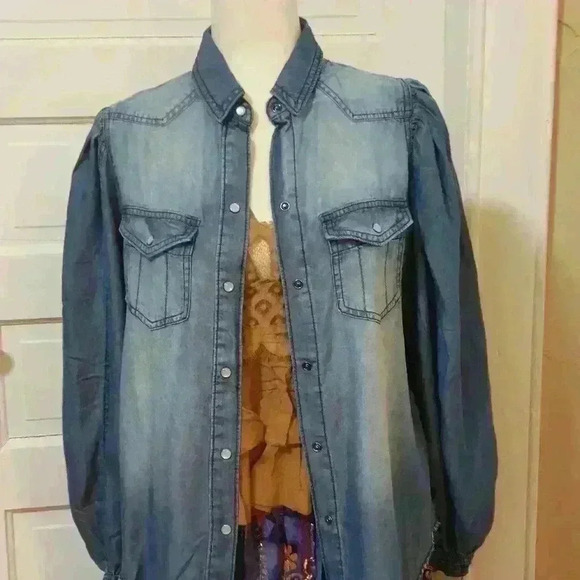 Chambray Poet Sleeve Shirt - Picture 5 of 6